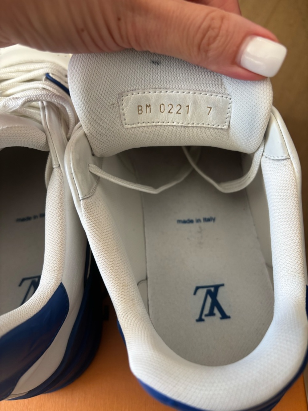 Louis Vuitton Trainer Low Signature - White Blue Size Size 7 Men's. - Picture 10 of 16